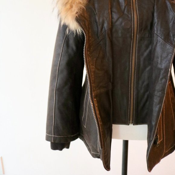 Leather Jacket with fur hood - Picture 7 of 15